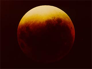 Затмения небесных тел продолжаются: в ночь с 16 на17 августа Луна окрасится в темно-красный цвет