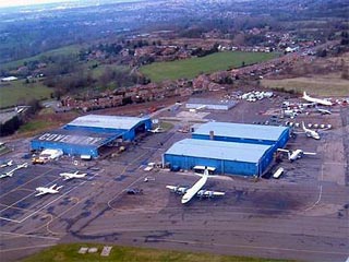 Два легких одномоторных самолета столкнулись во время захода на посадку в аэропорту английского города Ковентри