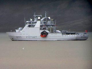 17 августа на промысле в островной зоне Шпицберген был задержан СРТМ "Корунд" кораблем береговой охраны Норвегии W-303 "Свалбард"
