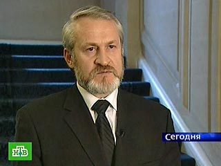 Ахмед Закаев должен обладать личным гражданским мужеством, чтобы признать провал политики сепаратизма, происходящие в Чечне позитивные процессы, и вернуться домой, заявил агентству "Интерфакс" в понедельник президент Чеченской Республики Рамзан Кадыров