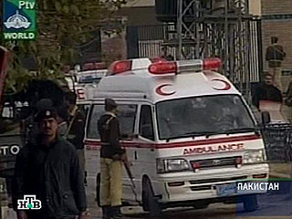 40 человек стали жертвами теракта,совершенного двумя смертниками на предприятии по производству боеприпасов в городе Вах в 30 км к северо-западу от пакистанской столицы