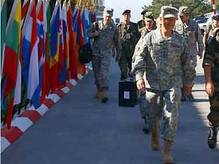 Командующий ВС США в Европе генерал Джон Крэддок заявил в четверг в Тбилиси, что его страна готова оказать Грузии гуманитарную и военную помощь