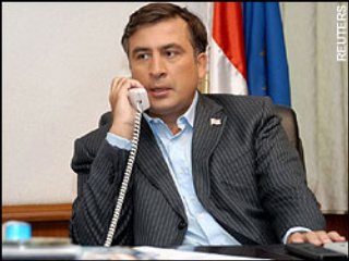 Президент США Джордж Буш провел телефонную беседу с президентом Грузии Михаилом Саакашвили. Инициатива беседы исходила от Саакашвили, который решил проинформировать Буша о развитии событий