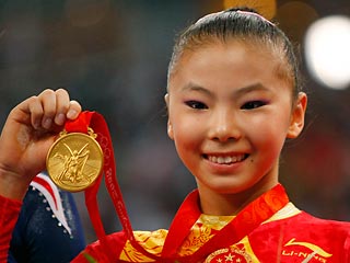 Международный олимпийский комитет инициировал расследование в отношении двукратной олимпийской чемпионки Пекина спортивной гимнастике китаянки Хэ Кэсинь, которую подозревают в подделке возрастных данных