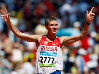 Ходока Нижегородова угрозами вынудили "притормозить" на финише марафона