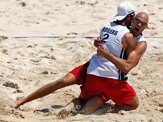 Американцы Филип Далхауссер и Тодд Роджерс стали олимпийскими чемпионами по пляжному волейболу. Эта золотая медаль стала 30-й для сборной США на Играх в Пекине