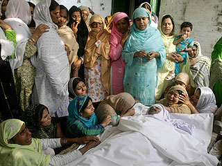 По новым данным, 67 человек погибли в результате теракта в Пакистане в четверг 