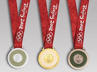 Завоевав в последний день Олимпиады в Пекине два "золота" и "бронзу", сборная России закончила Игры на третьем месте в неофициальном командном зачете