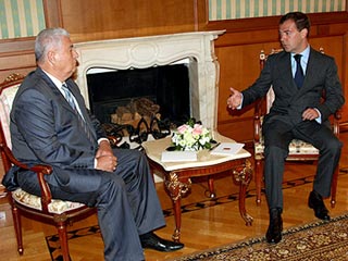 В южной резиденции президента РФ в Сочи началась встреча Дмитрия Медведева с президентом Молдавии Владимиром Ворониным, они обсуждают вопросы двустороннего сотрудничества и приднестровского урегулирования
