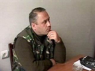 В Гори грузинская сторона передала России ранее осужденного грузинского генерала Романа Думбадзе, взамен российская сторона передала на мосту через реку Ингури 12 грузинских военных