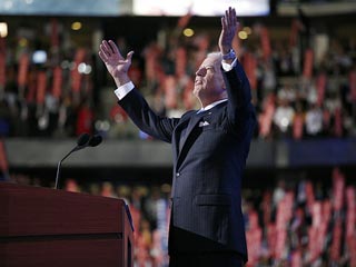 Кандидат демократов на пост вице-президента США сенатор Джозеф Байден пообещал, что в случае избрания в Белый дом Барак Обама и он заставят Россию ответить за ее действия в Грузии