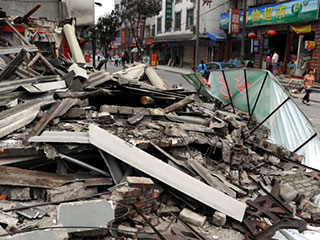 Число жертв произошедшего в субботу в Китае землетрясения магнитудой 6,1 возросло до 22 человек