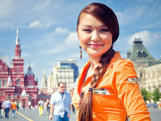 Певица из Таджикистана Тахмина Ниязова стала победительницей Международного конкурса молодых исполнителей поп-музыки "Пять звезд. Интервидение" в Сочи