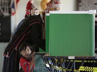 Центральная избирательная комиссия Таиланда приняла постановление, согласно которому правящая партия "Власть народа" совершила подтасовки результатов декабрьских 2007 года парламентских выборов