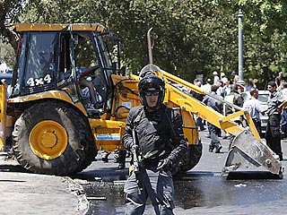 Полиция израильского города Модиина, возможно, предотвратила во вторник очередной "бульдозерный" теракт