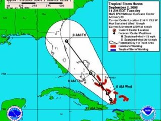 Тропический шторм "Ханна", бушующий в Атлантике, может окрепнуть до урагана третьей категории опасности
