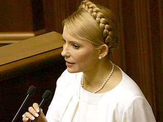 Этой ночью президиум пропрезидентской партии "Наша Украина" обвинил блок Юлии Тимошенко (БЮТ) "в кулуарном заговоре" с Партией регионов и компартией