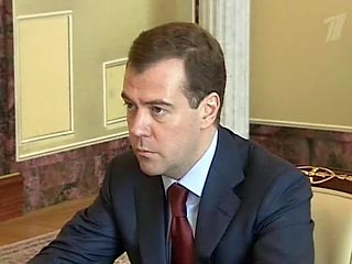 Медведев утвердил флаг ФСБ &#8211; он светло-зеленый с Андреевским крестом