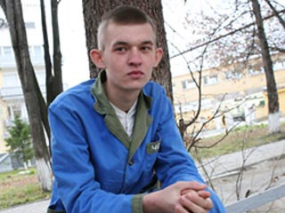 Ставший инвалидом из-за побоев солдат требует от государства полмиллиона рублей