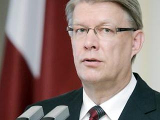 Правительство Латвии решило не повышать зарплаты в госсекторе, президент против такой экономии
