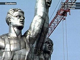 Знаменитый памятник Веры Мухиной "Рабочий и колхозница" вернется на свое историческое место до 2010 года