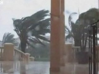 Президент США Джордж Буш объявил чрезвычайное положение в нескольких районах штата Флорида в связи с приближением урагана "Айк"