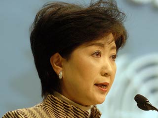 Предложение выдвинуть свою кандидатуру на пост премьер-министра Японии получила бывшая телевизионная ведущая и экс-министр обороны Юрико Коикэ