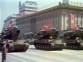 Тем временем северокорейские военные интенсивно готовятся к параду, который пройдет во вторник в честь 60-й годовщины создания КНДР. Именно торжества и станут часом "икс" для северокорейского лидера, так как граждане КНДР ожидают его появления на публике