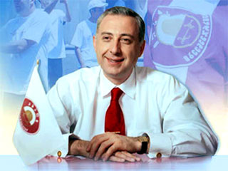 Оппозиционная партия "Новые правые" потребовала отставки президента Грузии Михаила Саакашвили и назначения новых президентских и парламентских выборов в стране