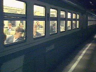 Один из вагонов электропоезда Москва-Икша, отправлявшегося во вторник вечером с Савеловского вокзала, сошел с рельсов