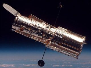Во время полета к телескопу Hubble теплозащитный слой космического корабля Atlantis может быть поврежден космическим мусором
