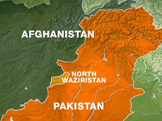 В понедельник два беспилотных самолета ВВС США выпустили шесть ракет по населенному пункту в пакистанской области Северный Вазиристан, которая, по данным спецслужб, стала в последнее время опорной базой "Аль-Каиды"