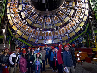 Следующий ускоритель, еще более мощный, чем Большой адронный коллайдер (БАК), по кольцу которого накануне был успешно проведен первый пучок протонов, может быть построен в России, в Московской области