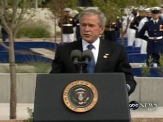 Трагические события 11 сентября 2001 года "навсегда изменили наш мир". Такое заявление сделал президент США Джордж Буш, выступая на церемонии открытия мемориала жертвам террористической атаки на Пентагон, совершенной семь лет назад