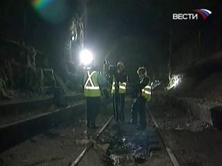 Два вагона поезда в туннеле под Ла-Маншем по-прежнему охвачены огнем