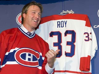Клуб Национальной хоккейной лиги "Монреаль Канадиенс" увековечит 33-й номер, под которым выступал легендарный вратарь Патрик Руа