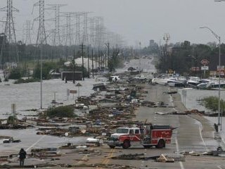 В штатах Техас и Луизиана, пострадавших в результате урагана "Айк", без электроэнергии остались свыше 2,8 млн потребителей