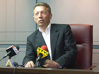 Бизнесмен Аркадий Гайдамак намерен продать принадлежащие ему пакеты акций компаний "Осиф", Willi Food, Petrogroup и "Гильон"