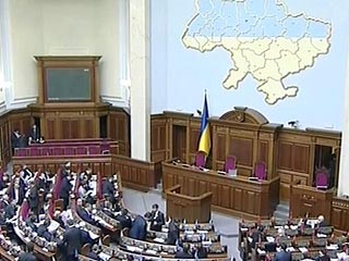 Председатель Верховной Рады Арсений Яценюк во вторник на заседании парламента объявит о распаде коалиции БЮТ и "Нашей Украины - Народной самообороны"