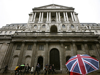 Европейский центробанк (ЕЦБ) и Банк Англии во вторник направили на финансовые рынки Европы 95,2 миллиарда евро для смягчения последствий кризиса