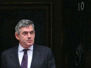 По позициям действующего британского премьера Гордона Брауна нанесены еще два удара со стороны действующих членов кабинета министров