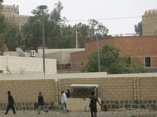 Посольство США в Йемене, подвергшееся накануне террористическому нападению, в результате которого 16 человек погибли