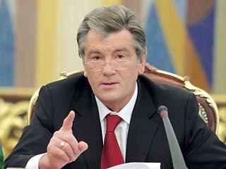 Президент Украины Виктор Ющенко считает, что выполнение государственной программы перехода армии на контрактную основу находится под угрозой срыва