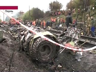Две изначально выдвигавшиеся версии авиакатастрофы пассажирского самолета Boeing-737 в Перми - взрыв на борту лайнера и возгорание одного из двигателей - исключены