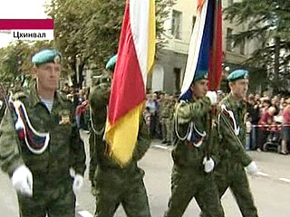 Южная Осетия празднует независимость. В Цхинвали проходит парад победы