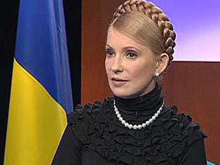Премьер-министр Украины Юлия Тимошенко считает неадекватным заявление президента Виктора Ющенко о ее предательстве. "Я считаю, что это уже сумасшествие