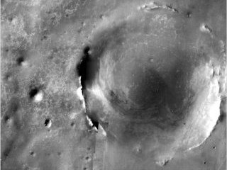 Кратер "Эндейвор" имеет 22 км в диаметре и он в 20 раз больше по размеру кратера "Виктория"