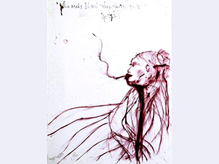 Оригинальный автопортрет британской супермодели Кейт Мосс, нарисованный губной помадой с добавлением капель крови, будет продан на аукционе Lyon & Turnbull в Лондоне в субботу, 27 сентября