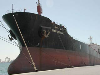 Через месяц после захвата иранского сухогруза сомалийские пираты умирают от химических ожогов