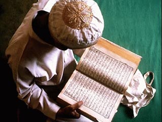 Одна из последних ночей священного месяца мусульманского поста знаменательна тем, что, по преданию, именно в нее началось ниспослание Корана Пророку Мухаммеду